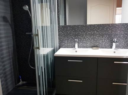 Salle de bain noir et blanche Poissy