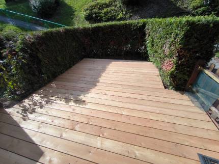 Réalisation d’une terrasse en mélèze à Évian