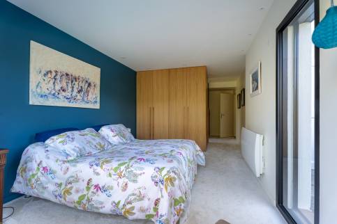 Extension pour créer une suite parentale de plain pied : zoom sur le dressing sur mesure - Chasselay (69380) 