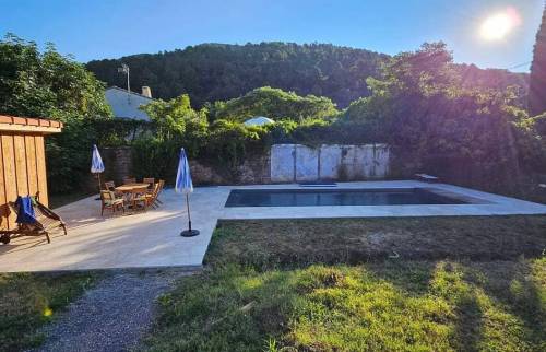 Piscine jardin avec terrasse La Maison Des Travaux Alès