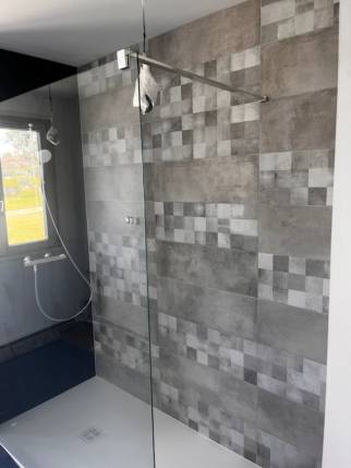Travaux de rénovation de maison avec création d'une douche carrelée - Saint-Jean-de-Niost 01800