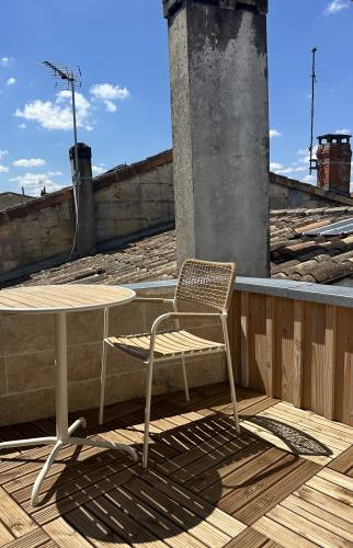 Création d’une terrasse tropézienne sur les toits de Bordeaux Centre