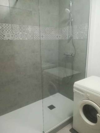 Rénovation de Salle de Bain Terminée : Modernisation et Confort