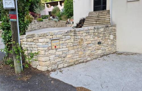 Création de murs en pierre