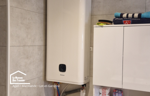 Remplacement du chauffe-eau dans le cadre d’une rénovation complète de salle de bain adaptée aux besoins des occupants.