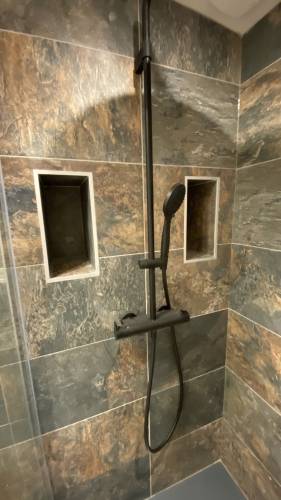 Rénovation de salle de bain avec faïence Bali et niches murales - Saint Nicolas de la Grave 82210