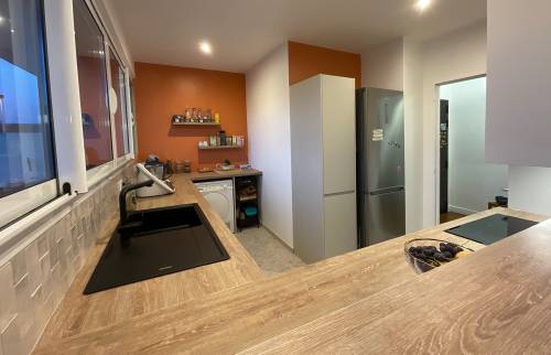 La cuisine vue du séjour