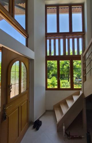 Escalier sur mesure dans une entrée à Vinay