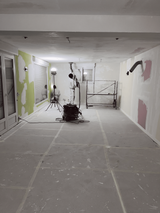 Rénovation de résidence secondaire avec travaux de décoration en cours - Montélier 26120