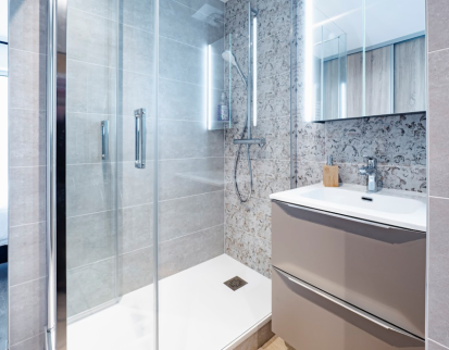douche à l'italienne, salle de bain moderne, Fabrègues