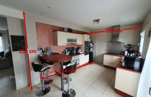 Prise de mesure pour la nouvelle configuration de la cuisine à Bourgbarré