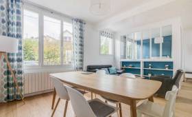 Le séjour et fenêtre