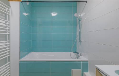 Salle de bains rénovée à Limonest ( 69760) : l'espace bain