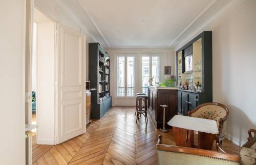 Couloir rénové à Saint-Cloud : Un mariage parfait entre ancien et moderne