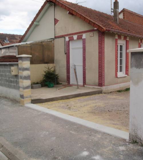 Construction d'un garage à côté de la maison 