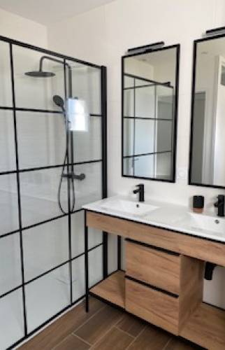 Salle de bain rénové style industriel à Olonne-sur-Mer (85)