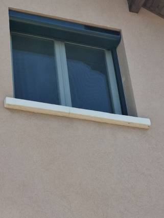  Rénovation énergétique de maison avec installation de volet roulant à moustiquaire intégrée - Lagnieu 01150