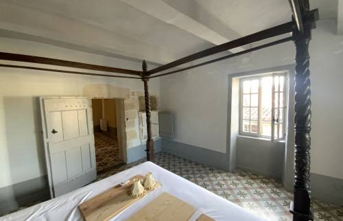 Chambre d'un mas rénové prés d'Alès 