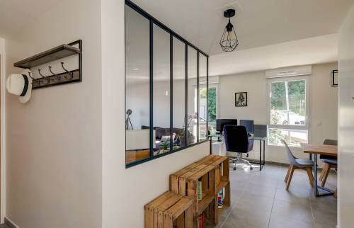 Pose verrière façon atelier mi-hauteur sur mure placo résidence secondaire - (13260)