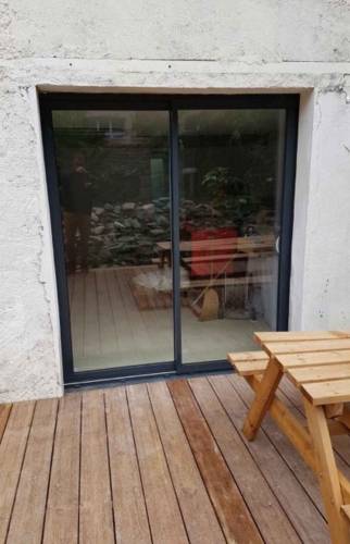 Aménagement de terrasse et rénovation des menuiseries extérieures d'une maison, dans le centre de Nantes (44)