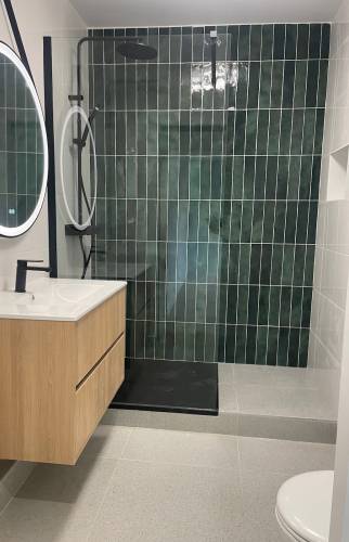 Peinture rafraichie dans la salle de bain à Colombes