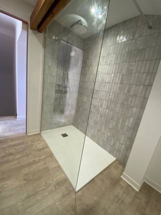Création de salle de bain avec douche ouverte de plain-pied - Montauban 82000