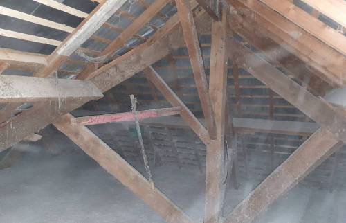 Charpente en bois de l’immeuble 