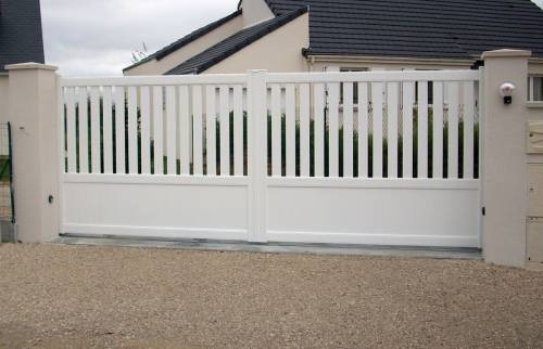 portail motorisé coulissant en aluminium laqué blanc - Pontoise (95)