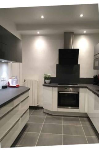 Rénovation de cuisine à Vigneux sur Seine - un carrelage grands carreaux