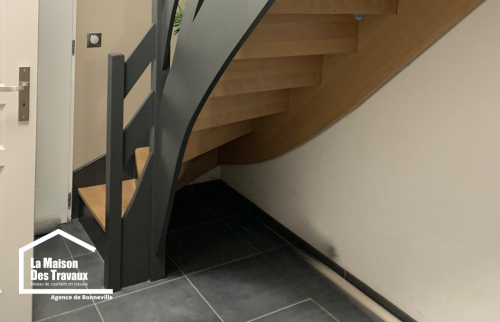 Sous les escalier en bois 