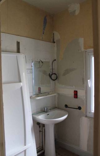 Maison au coeur de Nantes (44): Réfection des murs et pose d'un meuble vasque 
