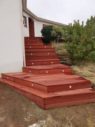 Construction d'un escalier extérieur en padouk avec éclairage LED encastré - Montauban 82000