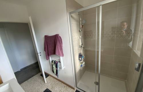 Salle de bain au 1er étage d'une maison secondaire à Alès La Maison Des Travaux Alès