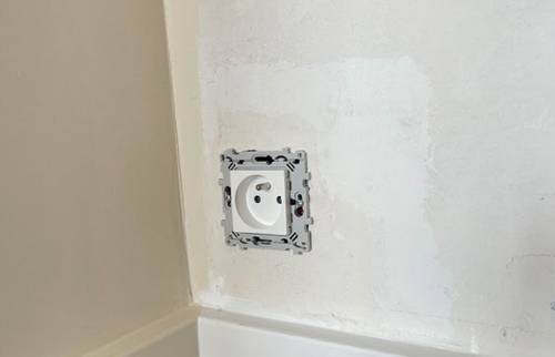 Installation d'une prise électrique