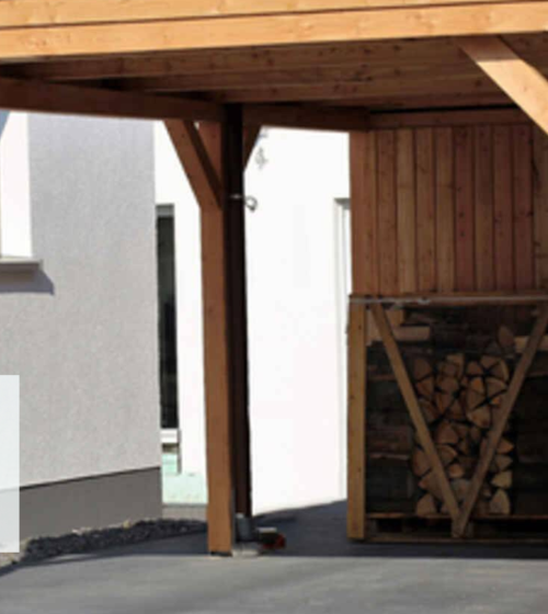 Un garage fonctionnel, capable de résister au temps et aux intempéries, tout en apportant une touche de chaleur et de naturel à leur maison.