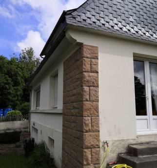 Avant travaux façades et pignons à rénover par sablage complet et application d'un enduit