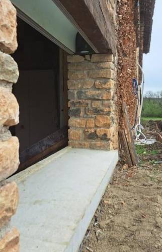 Coffret de volet roulant dissimulé derrière la poutre décorative