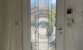 Rénovation d'une porte d'entrée, dans un style Art Déco, maison située à Ecully (69130) : originalité du design et grande luminosité