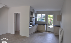 Pièce de vie avec cuisine ouverte