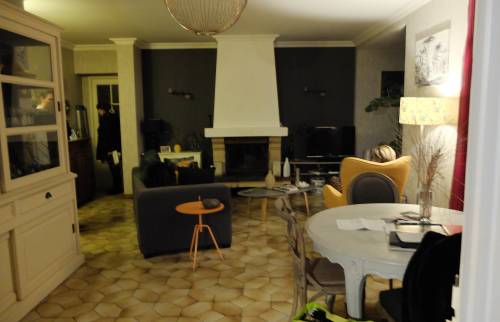 Rénovation complète d'une maison, La Tour de Salvigny (69890) : vue du salon avant travaux