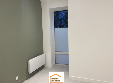 Levallois_20m2_05_local-pro_mur-vert_porte-vitre