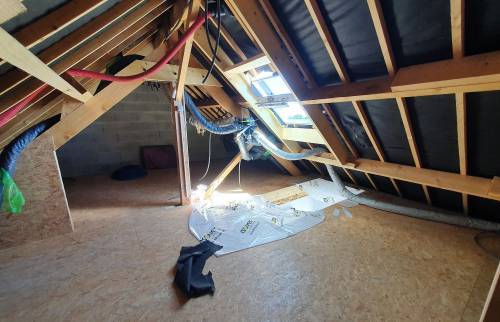 Travaux en cours pour l'aménagement des combles (vue 2)