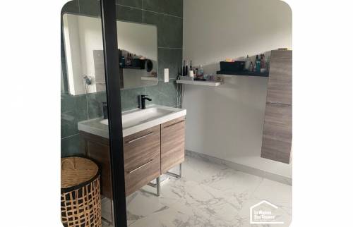 Installer du mobilier de salle de bain 