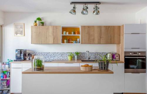 Rénovation d'un appartement avec cuisine ouverte sur l'espace séjour, Lyon 