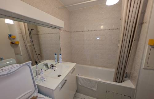 Baignoire avant rénovation 