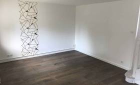 Revêtement PVC imitation parquet dans le salon