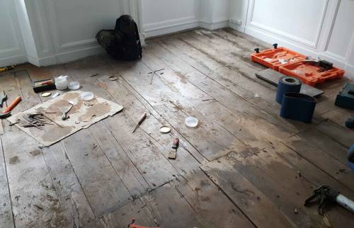 Rénovation de parquet ancien massif à Saint-Servan (en cours)