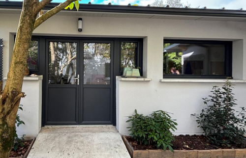 Installation porte d'entrée baie vitrée