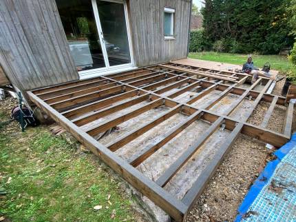 Structure de terrasse en construction - Soignolles-en-Brie 77111