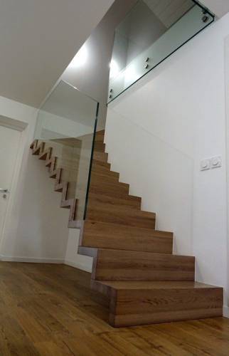 Escalier en chêne avec sa verrière transparente